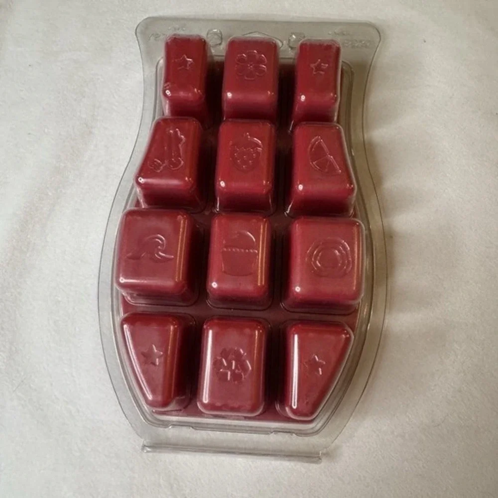 Scentsy perfectly pomegranate